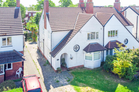Leeds LS17 2 bed apartment for sale