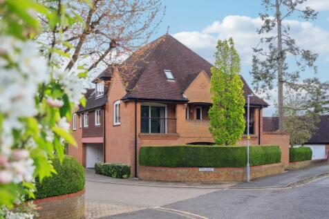 Reynolds Road, Beaconsfield, HP9 3 bed flat for sale