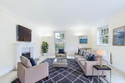 Crossways, Beaconsfield, HP9 2 bed apartment for sale