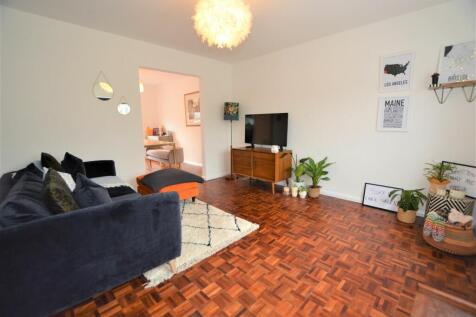 Grove Court, Beaconsfield, HP9 3 bed apartment for sale