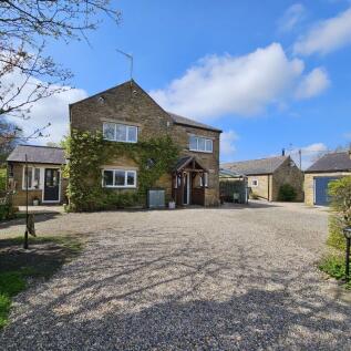 5 bedroom semi-detached house for sale