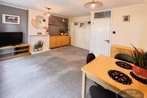 3 bedroom flat for sale