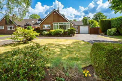 Summercourt Drive, Kingswinford DY6 2 bed detached bungalow for sale