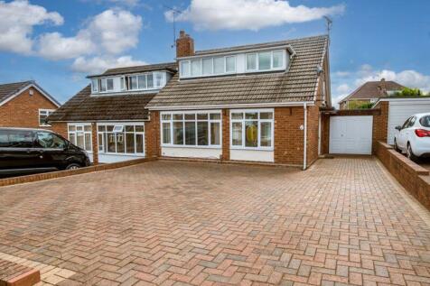 Casewell Road, Kingswinford DY6 2 bed semi