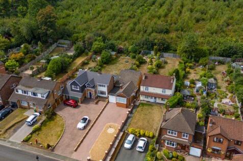 Mount Pleasant, Kingswinford DY6 2 bed detached bungalow for sale