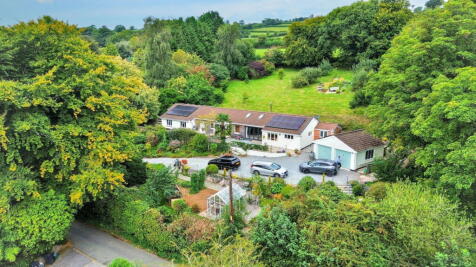 4 bedroom detached bungalow for sale