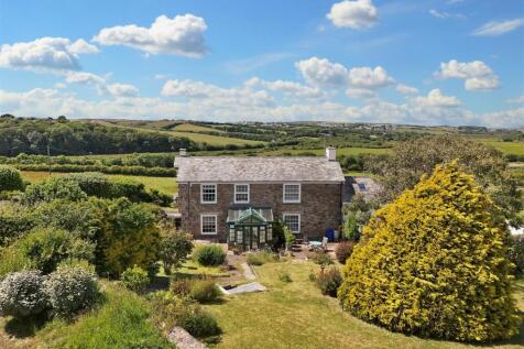 5 bedroom country house for sale