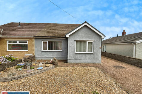 3 bedroom semi-detached bungalow for sale