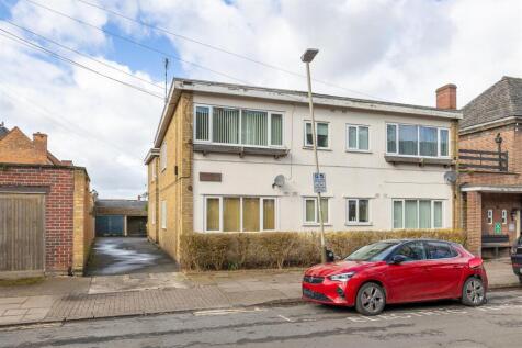 8 bedroom house for sale