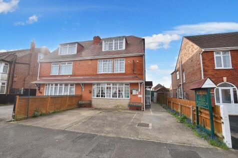 Sunningdale Drive, Skegness, PE25 11 bed house for sale
