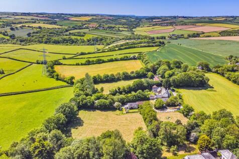 8 bedroom detached house for sale
