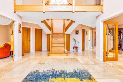 6 bedroom detached house for sale