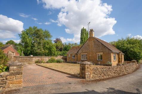 Steels Lane, Cherington... 2 bed bungalow for sale