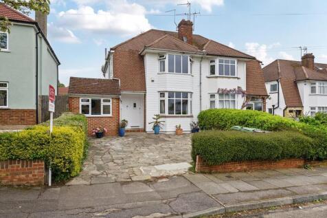 Heath Rise, Hayes, Kent, BR2 4 bed semi