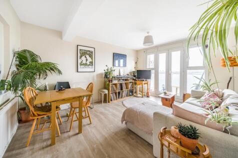 Paragon Road, Hackney 2 bed flat for sale