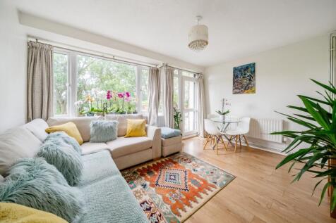 Pagoda Gardens, London, SE3 1 bed flat for sale