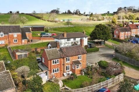 Main Road, Ashorne, Warwick 2 bed detached house for sale