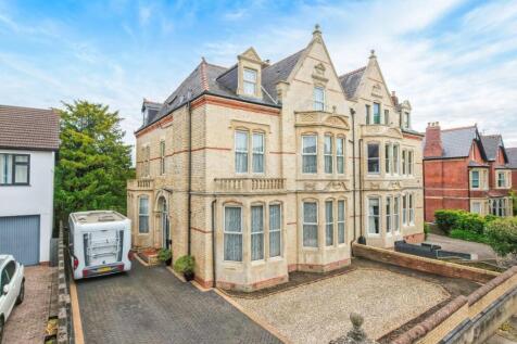 86 Plymouth Road, Penarth, CF64 5DL 7 bed semi