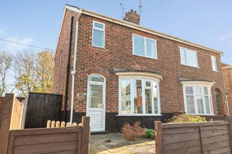 Warwick Road, Scunthorpe, DN16 3 bed semi