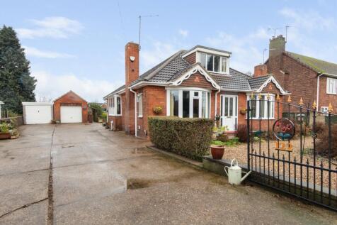 East Common Lane, Scunthorpe, North... 4 bed bungalow for sale
