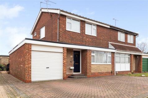 Hilton Avenue, Scunthorpe, North... 3 bed semi