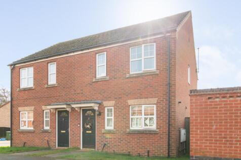 Woodcross Avenue, Scunthorpe, North... 3 bed semi