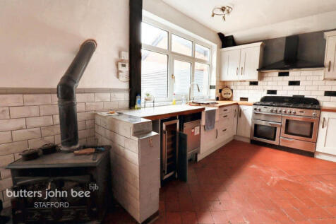 5 bedroom semi-detached house for sale
