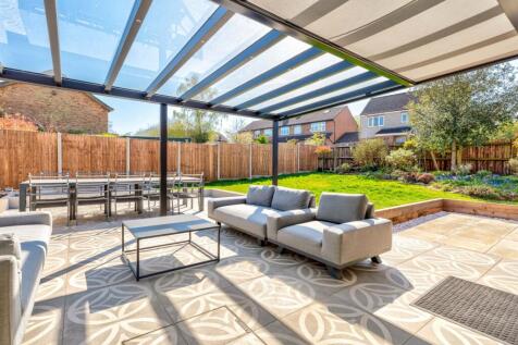 5 bedroom semi-detached house for sale