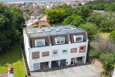 3 bedroom town house for sale