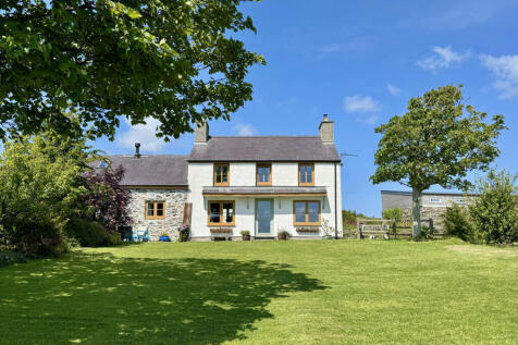 Llanfaethlu, Isle of Anglesey, LL65 4 bed detached house for sale
