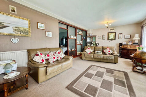 Llainfain, Holyhead, LL65 4 bed terraced house for sale