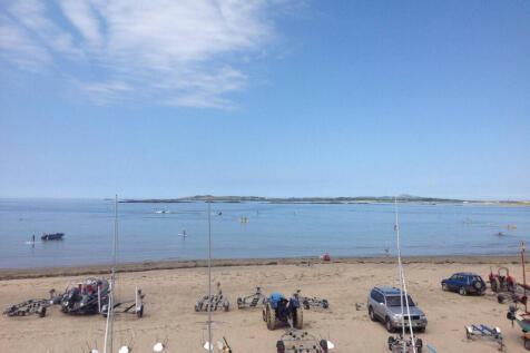 High Street, Rhosneigr, Anglesey, LL64 4 bed flat for sale