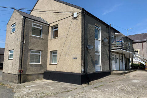 8 bedroom semi-detached house for sale