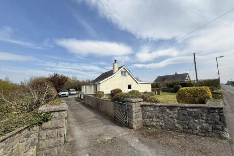 High Street / A4080, Newborough, LL61 3 bed detached bungalow for sale