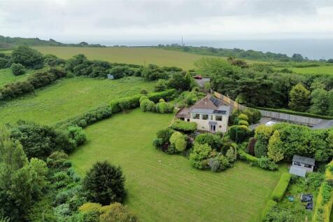 Fairlight Road, Hastings 3 bed detached house for sale
