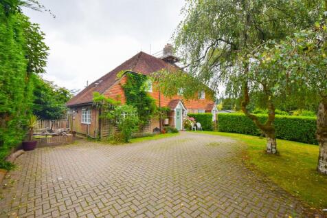 Woodmans Green Road, Whatlington, Battle 4 bed semi