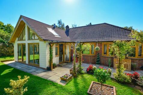 Vicarage Lane, Westfield 3 bed detached bungalow for sale