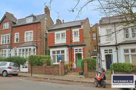 4 bedroom end of terrace house for sale