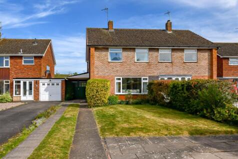 34 Rennison Drive, Wombourne... 3 bed semi