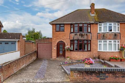 77 Wombourne Park, Wombourne 3 bed semi