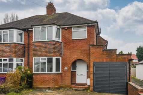 33 Northfield Grove, Finchfield... 3 bed semi