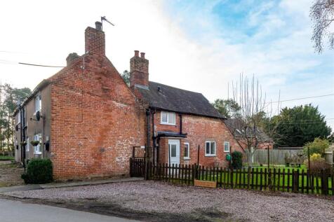 7 Kennels Lane, Albrighton... 3 bed semi