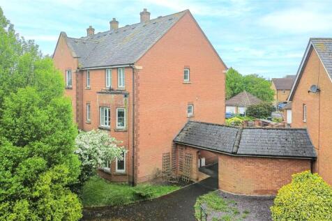 4 bedroom end of terrace house for sale