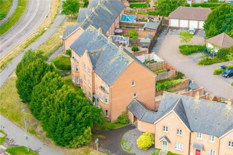 4 bedroom end of terrace house for sale