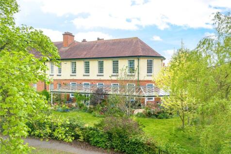 4 bedroom end of terrace house for sale