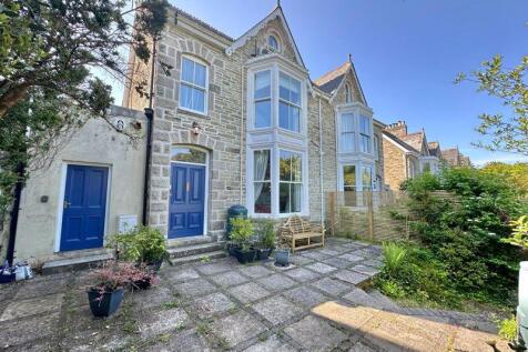 5 bedroom semi-detached house for sale