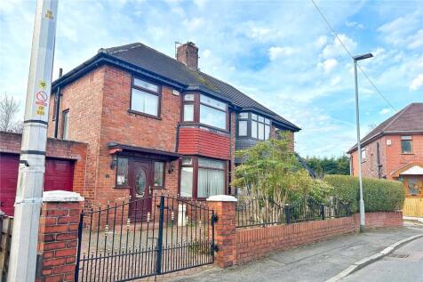 Wigsby Avenue, Manchester, Greater... 3 bed semi