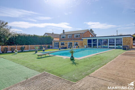 Noak Hill Road, Billericay 5 bed detached house for sale