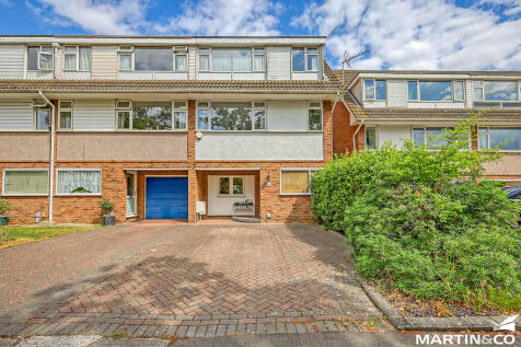 4 bedroom end of terrace house for sale