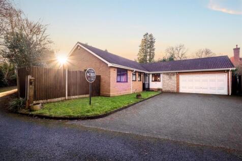 2 bedroom detached bungalow for sale